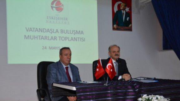 Eskişehir Valisi Özdemir ÇAKACAK ,İl Milli Eğitim Müdürümüz Necmi ÖZEN ile Birlikte İnönü İlçesi Muhtarları Toplantısına Katıldı.