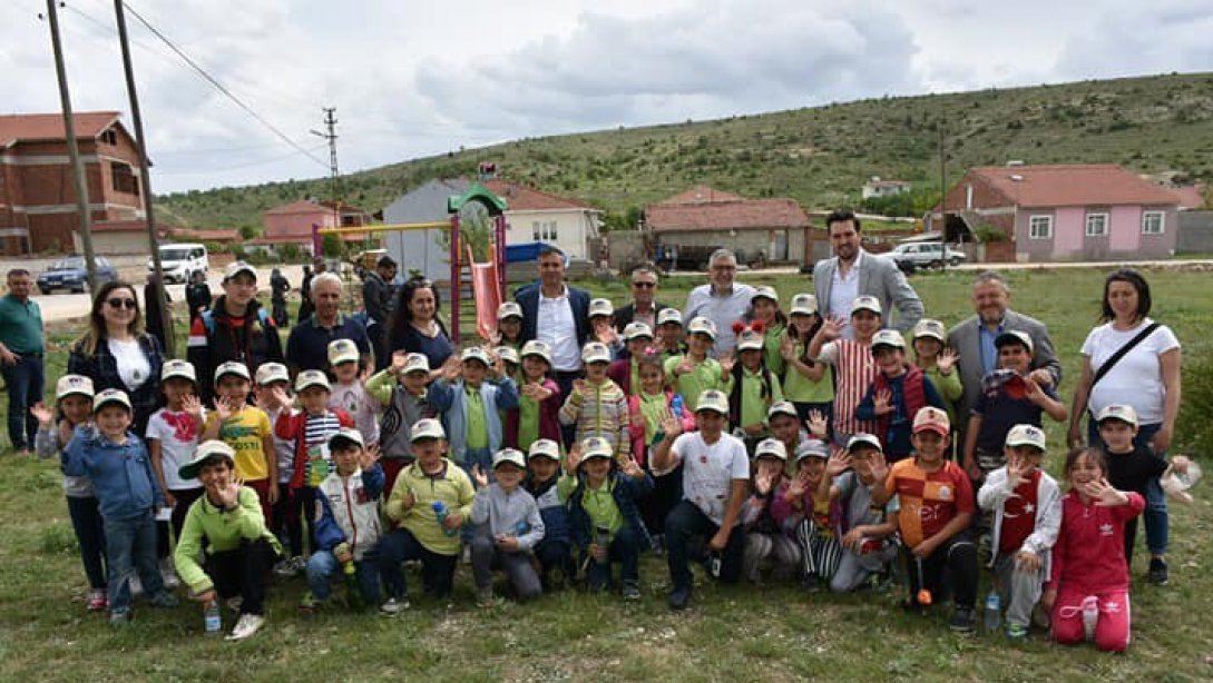 Oklubalı Sabri Kahvecioğlu İlk ve Ortaokulu Ağaç Dikim Kampanyası