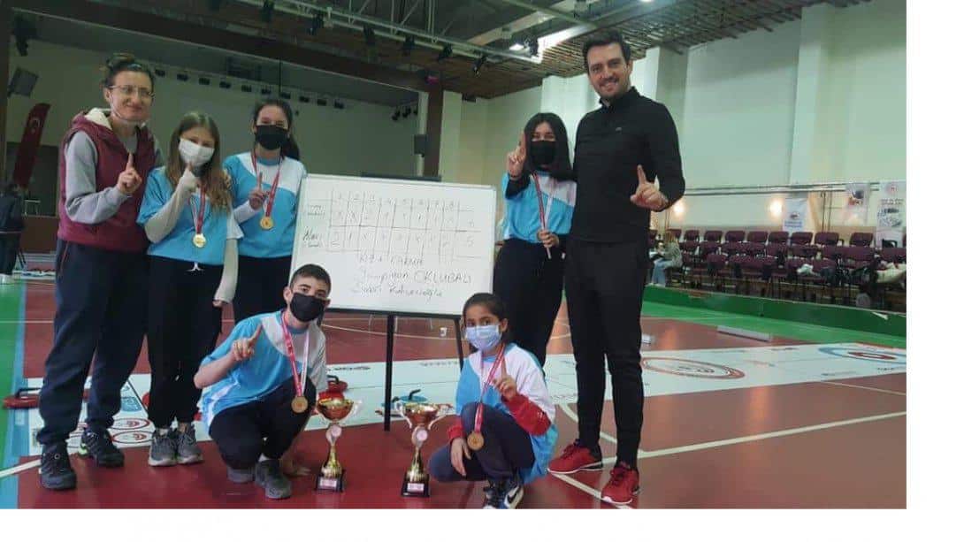 Oklubalı Sabri Kahvecioğlu Ortaokulu Şampiyonluk Sevinci