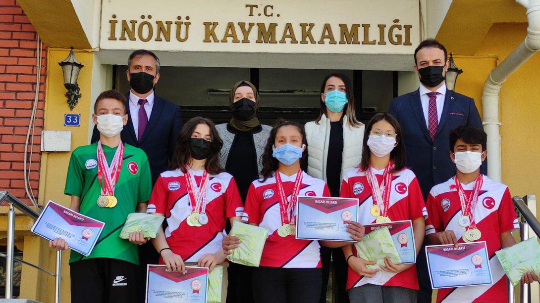 İnönü Kaymakamımız Sayın Rumeysa Sena KURT Türkiye Şampiyonasına Katılacak Öğrencilerimizi Misafir Etti