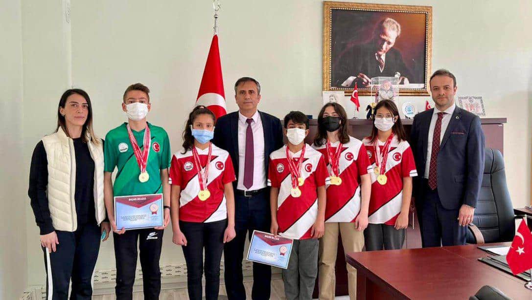 İlçe Milli Eğitim Müdürümüz Sayın Muhammet BÜYÜK Türkiye Şampiyonasına Katılacak Öğrencilerimizi Misafir Etti