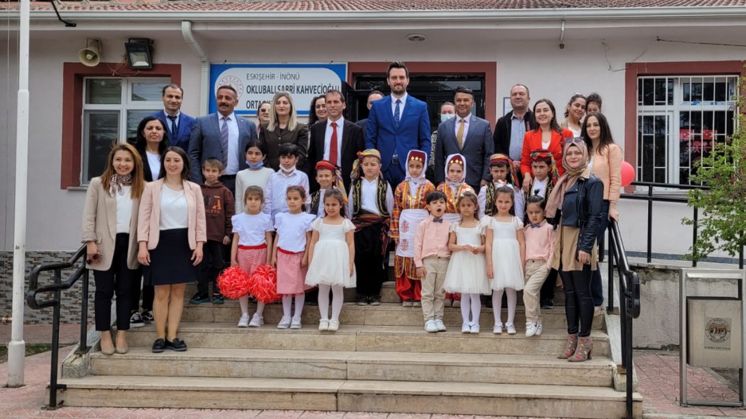 İlçe Müdürümüz Oklubalı Sabri kahvecioğlu İlkokulu 23 Nisan Programına Katıldı