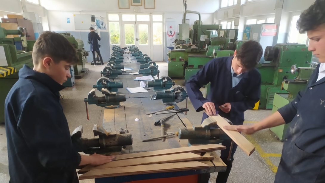 İnönü Mesleki ve Teknik Anadolu Lisesi'nden Geri Dönüşüm Etkinliği